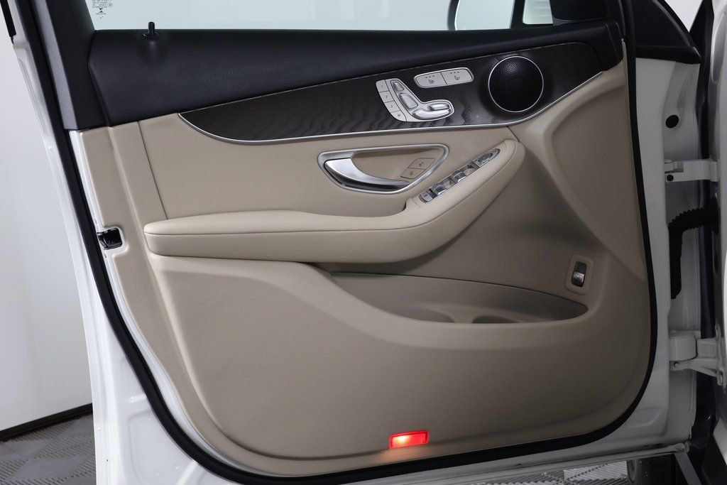 Used 2019 Mercedes-Benz GLC 300 image 12