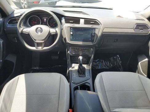 Used 2020 Volkswagen Tiguan SE w/ Panoramic Sunroof Package FWD image 27