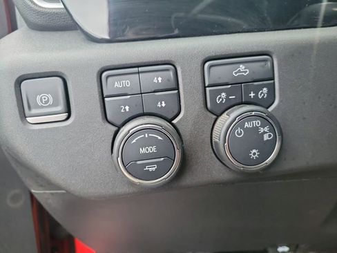 Used 2022 Chevrolet Silverado 1500 LT image 24