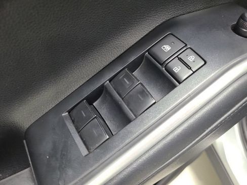 Used 2022 Toyota Highlander XLE AWD/4WD image 24