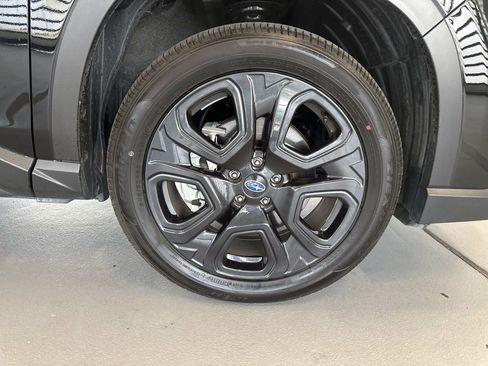 Used 2024 Subaru Ascent Onyx Edition image 7