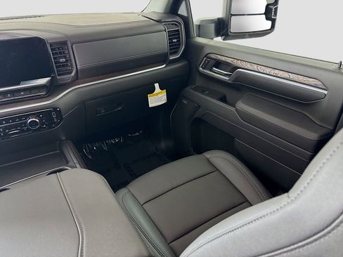 New 2025 GMC Sierra 3500 SLT w/ SLT Premium Package image 24