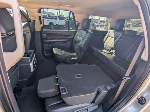 Certified 2022 Ford Expedition XLT image 16