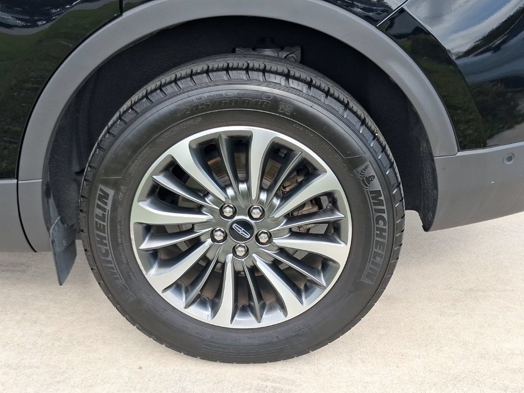 Used 2023 Lincoln Nautilus Reserve FWD image 4