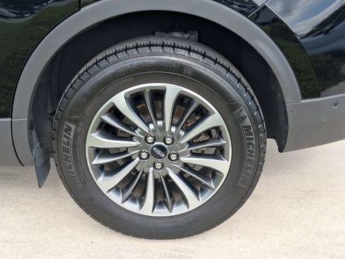 Used 2023 Lincoln Nautilus Reserve FWD image 4