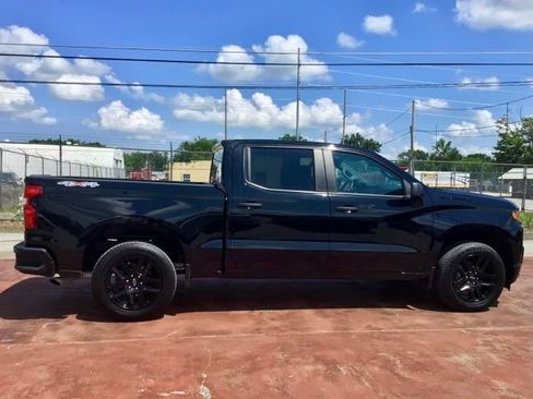Used 2022 Chevrolet Silverado 1500 Custom w/ LPO, Blackout Package AWD/4WD image 4