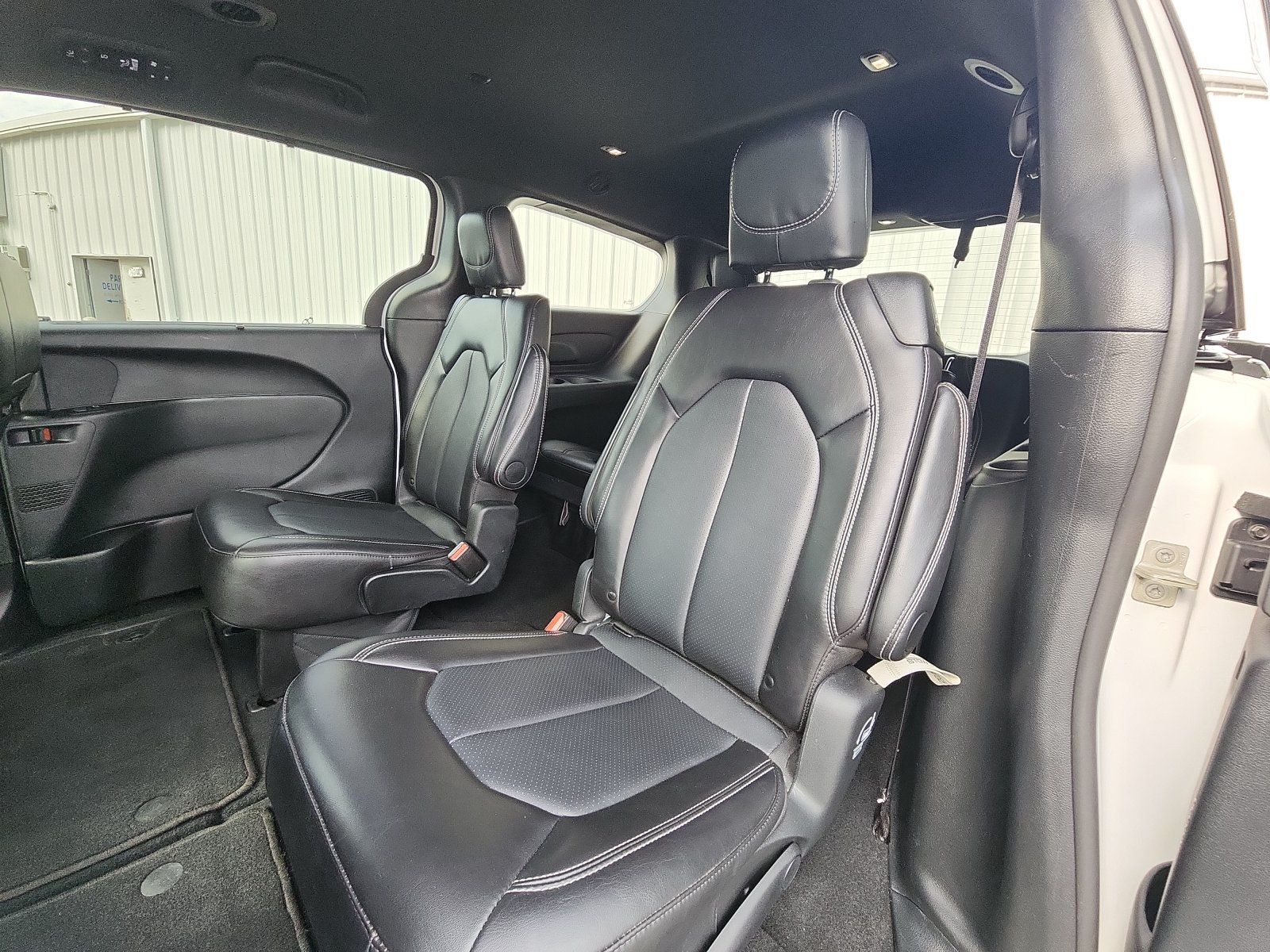 Used 2025 Chrysler Pacifica Select FWD image 22