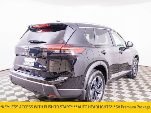 Used 2024 Nissan Rogue SV w/ SV Premium Package image 11