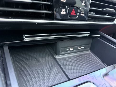 Used 2024 Volkswagen Atlas Peak Edition SE image 20