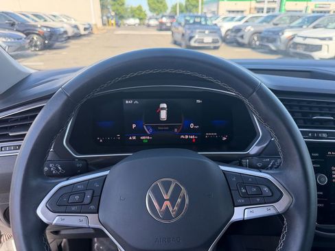 Used 2023 Volkswagen Tiguan SE w/ Panoramic Sunroof Package AWD/4WD image 14