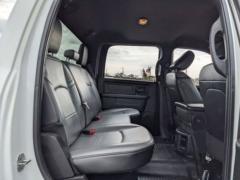 Used 2022 RAM 2500 Tradesman w/ Chrome Appearance Group image 38