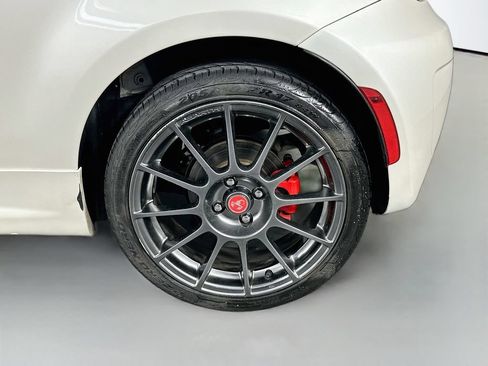 Used 2018 FIAT 500 Abarth w/ Popular Equipment Package FWD image 33