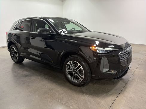 Certified 2025 Audi Q5 Premium w/ Convenience Package image 2