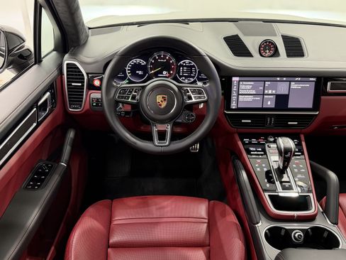 Certified 2021 Porsche Cayenne Turbo S AWD/4WD image 26