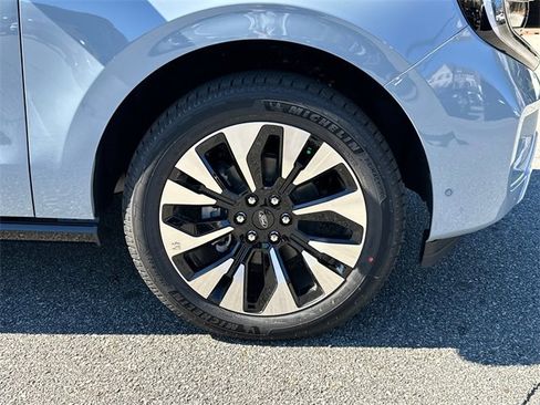 New 2025 Ford Expedition Max Platinum w/ Platinum Ultimate Package image 12