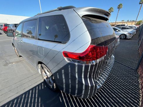 Used 2013 Toyota Sienna LE FWD image 6