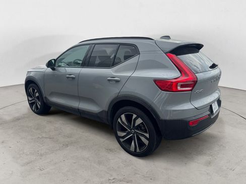 Certified 2025 Volvo XC40 B5 Plus image 3