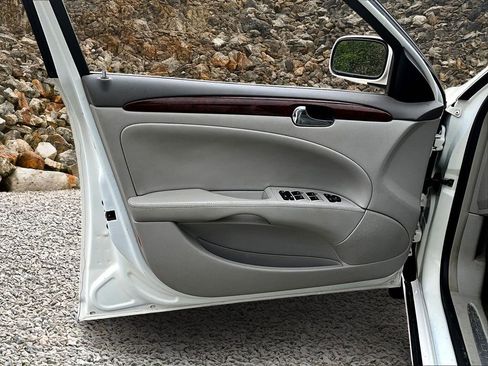 Used 2007 Buick Lucerne CXL image 21