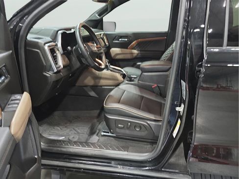 Used 2024 GMC Canyon Denali image 8