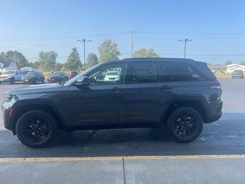 New 2025 Jeep Grand Cherokee Altitude image 20