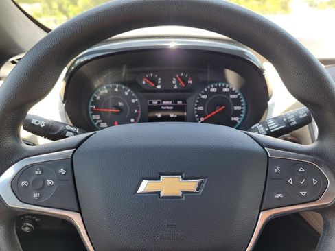 Used 2023 Chevrolet Traverse LS image 24