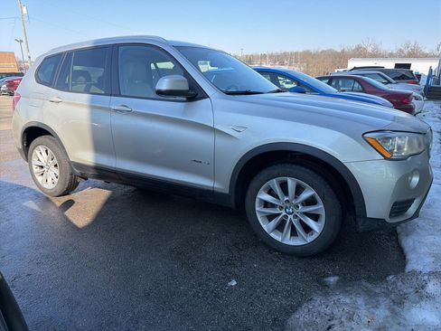 Used 2017 BMW X3 xDrive28i image 2