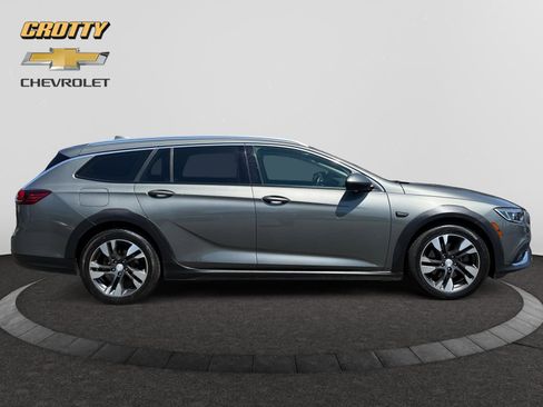 Used 2018 Buick Regal Essence w/ Sights and Sounds Package AWD/4WD image 6