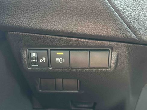 Used 2025 Toyota Corolla Cross LE w/ Moonroof Package FWD image 34