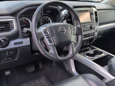 Used 2017 Nissan Titan PRO-4X w/ Pro-4x Convenience Package image 9