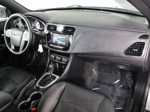 Used 2014 Chrysler 200 Touring FWD image 7