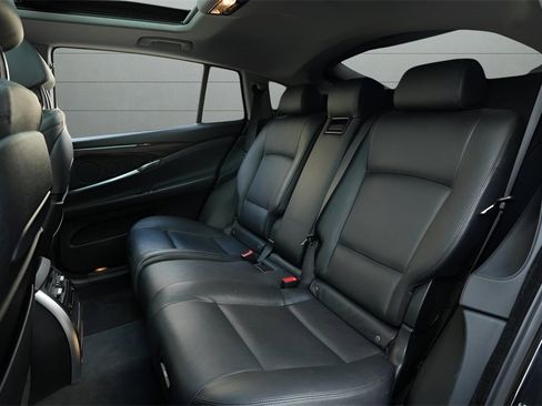 Used 2016 BMW 535i Gran Turismo xDrive image 25