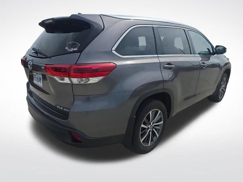 Used 2018 Toyota Highlander XLE AWD/4WD image 7