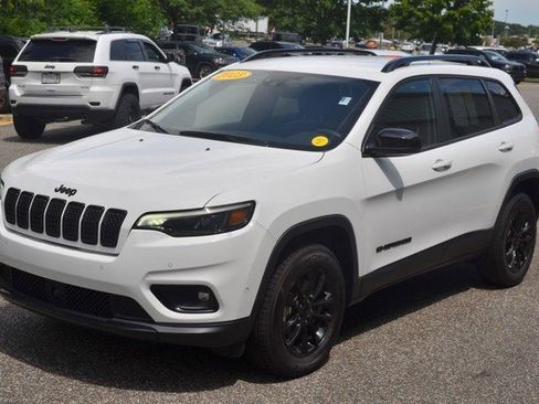 Used 2023 Jeep Cherokee Altitude Lux image 4