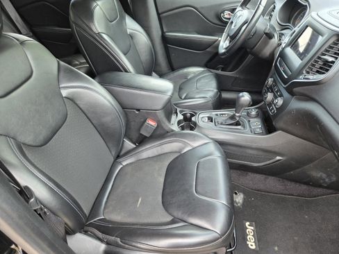 Used 2019 Jeep Cherokee Latitude Plus AWD/4WD image 7