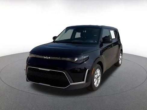 Used 2025 Kia Soul LX w/ LX Technology Package FWD image 7