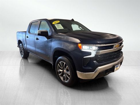 Used 2022 Chevrolet Silverado 1500 LT image 3