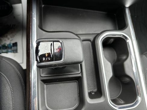 Used 2025 GMC Sierra 1500 Elevation image 11