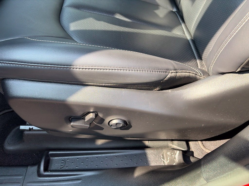 Certified 2025 Chrysler Pacifica Select FWD image 23