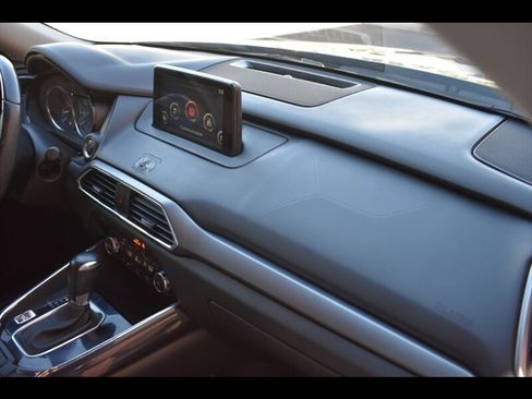 Used 2018 MAZDA CX-9 Touring image 39