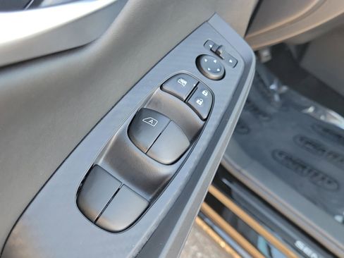 Certified 2025 Nissan Sentra SV image 19