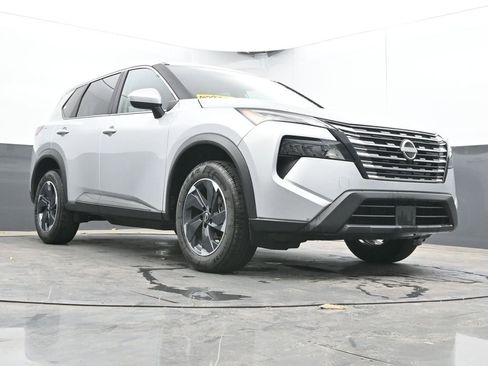 Used 2025 Nissan Rogue SV AWD/4WD image 45
