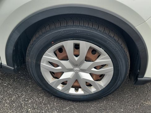 Used 2021 Toyota C-HR LE FWD image 8