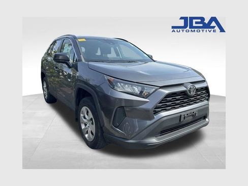 Used 2021 Toyota RAV4 LE image 1