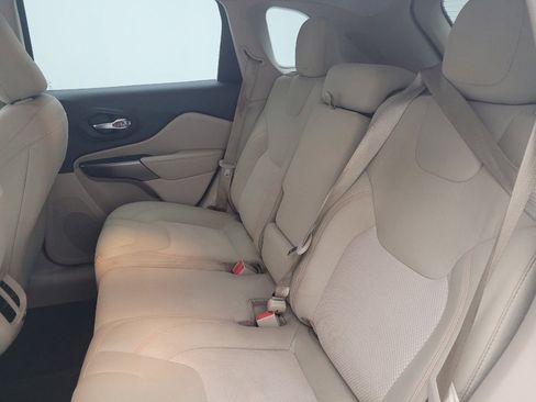 Used 2020 Jeep Cherokee Latitude w/ Cold Weather Group image 18