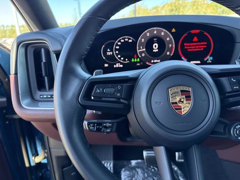 Used 2024 Porsche Cayenne S image 30