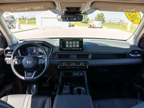 Used 2025 Honda Pilot Elite image 13