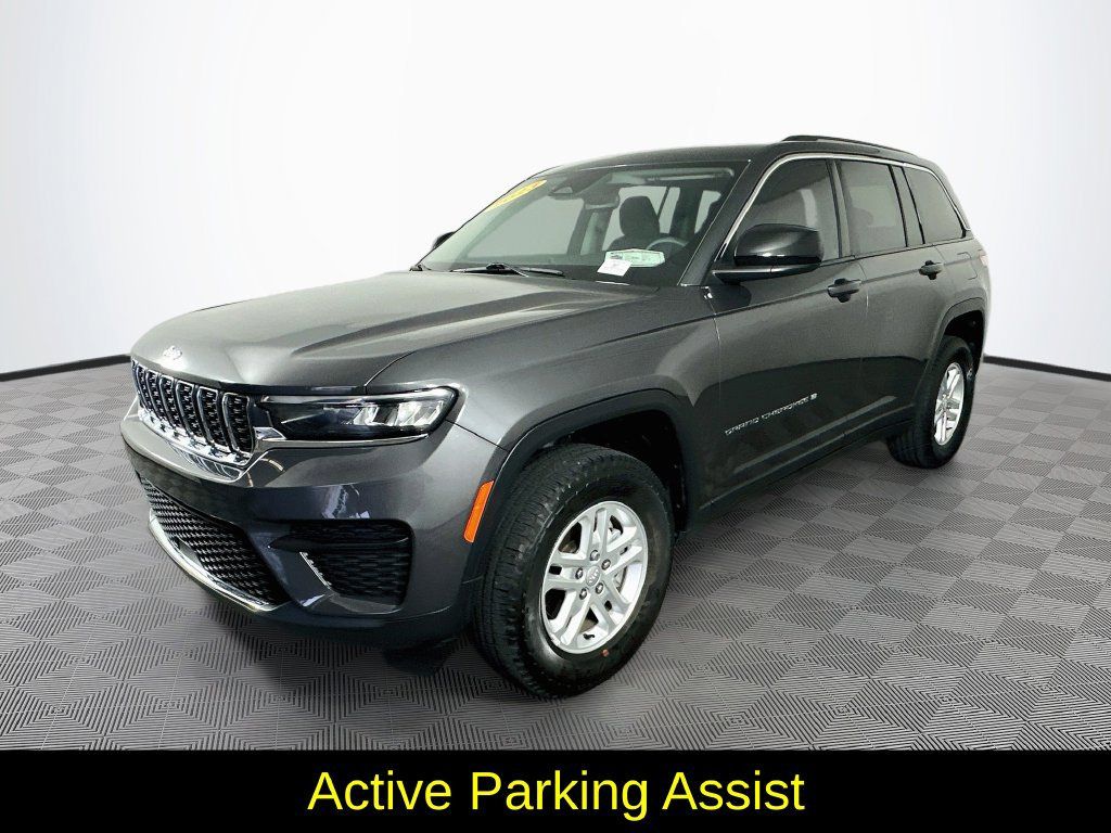 Used 2023 Jeep Grand Cherokee Laredo w/ Luxury Tech Group I AWD/4WD image 5