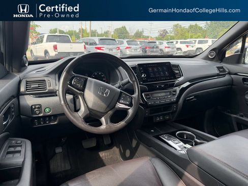 Used 2025 Honda Ridgeline Black Edition image 14