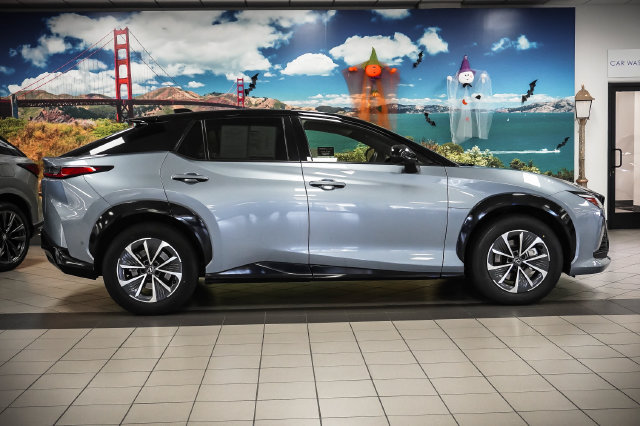 Used 2023 Lexus RZ 450e Premium w/ Technology Package AWD/4WD image 5