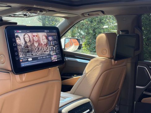 Used 2025 Cadillac Escalade ESV Premium Luxury AWD/4WD image 41